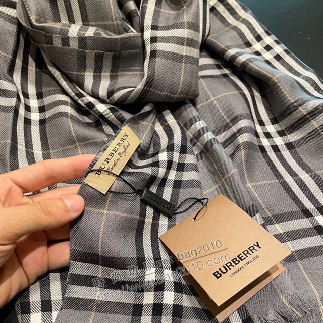 Burberry最新羊絨長圍巾字母塗鴉 巴寶莉2021新款經典格子圍巾  mmj1508